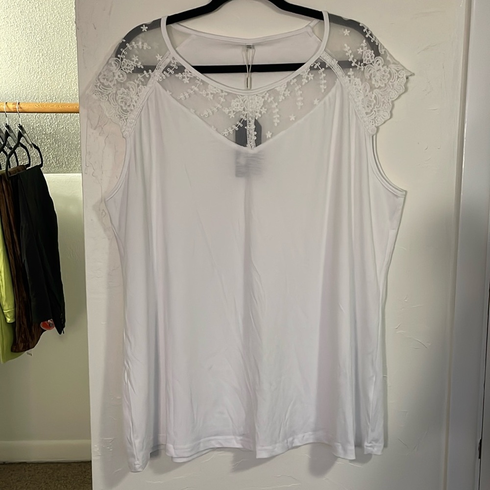 Sampeel brand top with lace detail